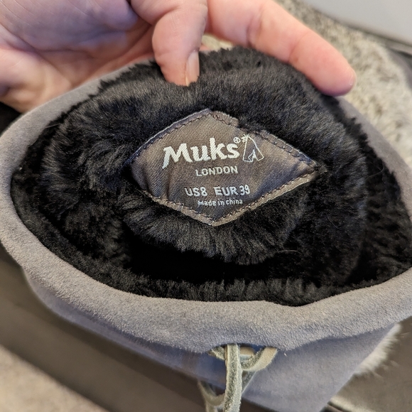 Muks. Size 8. - Picture 2 of 3